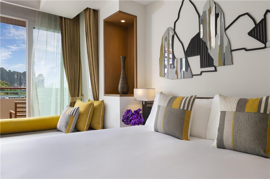 Avani Cliff Krabi - Sha Extra Resor 4*